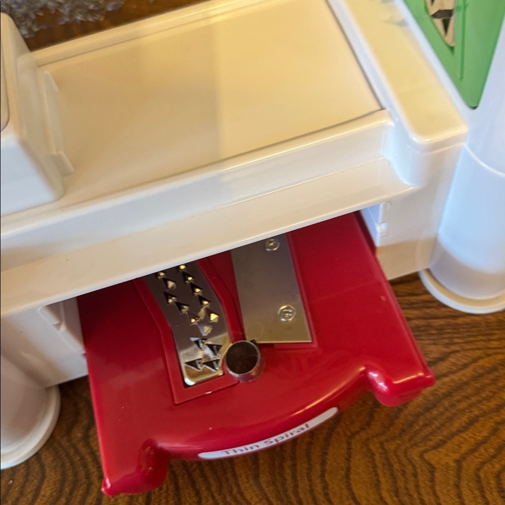 Farberware Spiraletti Fruit & Vegetable Slicer with box & directions, 3 blades - Picture 3 of 14